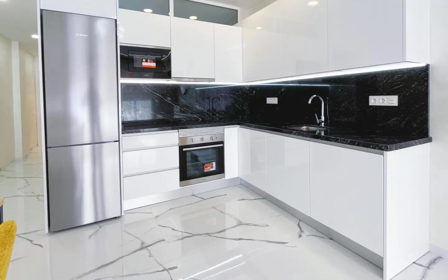 2-bedroom Apartment In Torrevieja, Spain (90 M²)