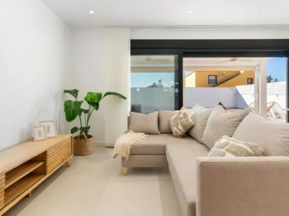 3-bedroom Villa In Torrevieja, Spain (270 M² Plot)