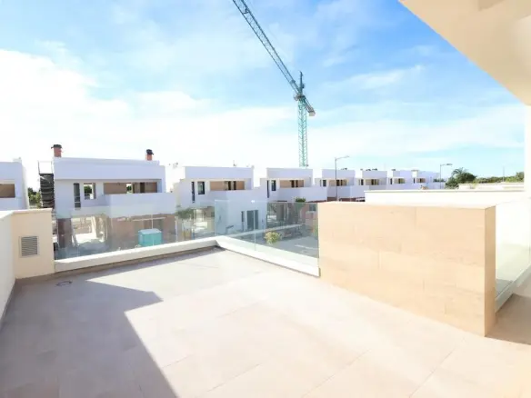 3-bedroom Villa In Los Alcázares, Spain (135 M²)