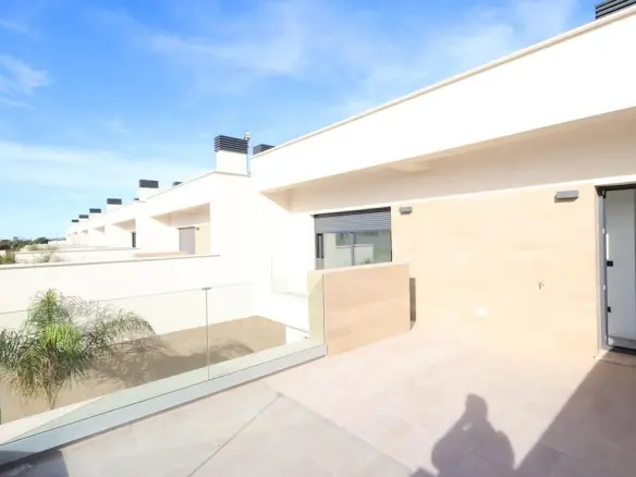 3-bedroom Villa In Los Alcázares, Spain (135 M²)