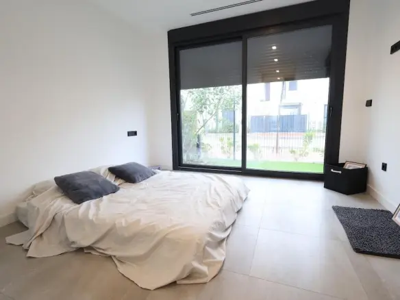 3-bedroom Villa In Los Alcázares, Spain (135 M²)