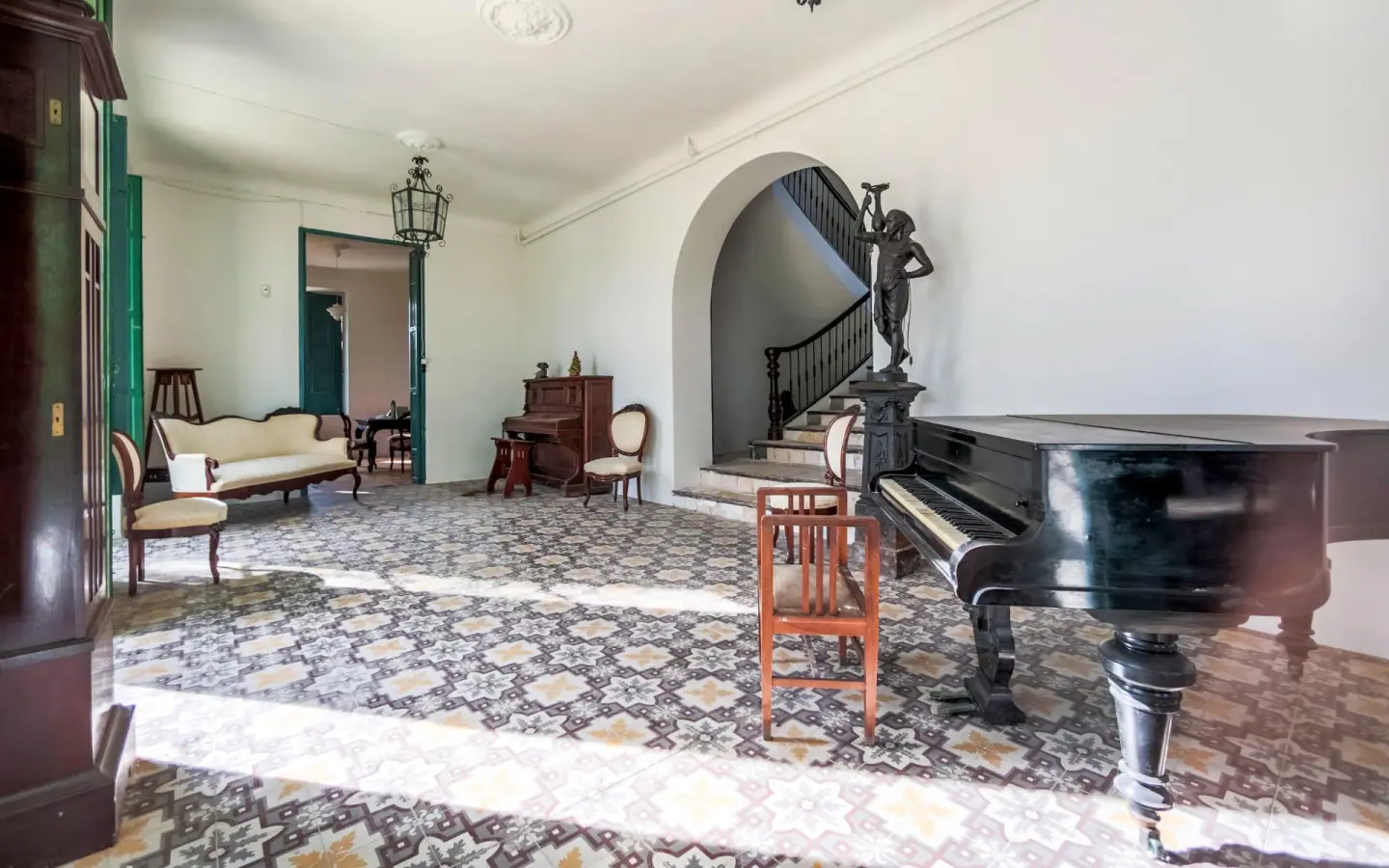 Villa 560 M² In Alicante, Spain – Mediter Real Estate