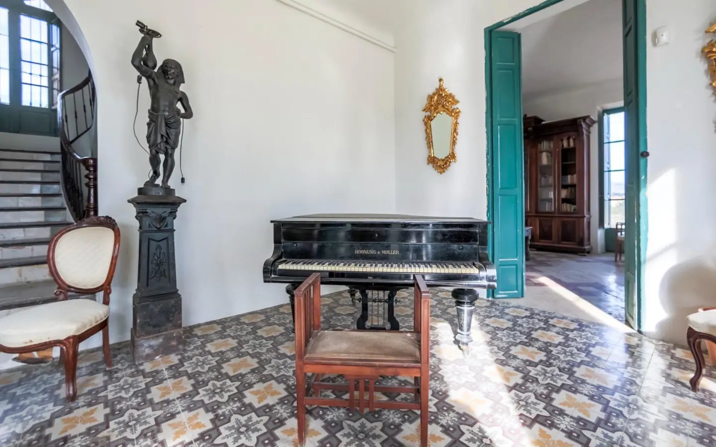 Villa 560 M² In Alicante, Spain – Mediter Real Estate