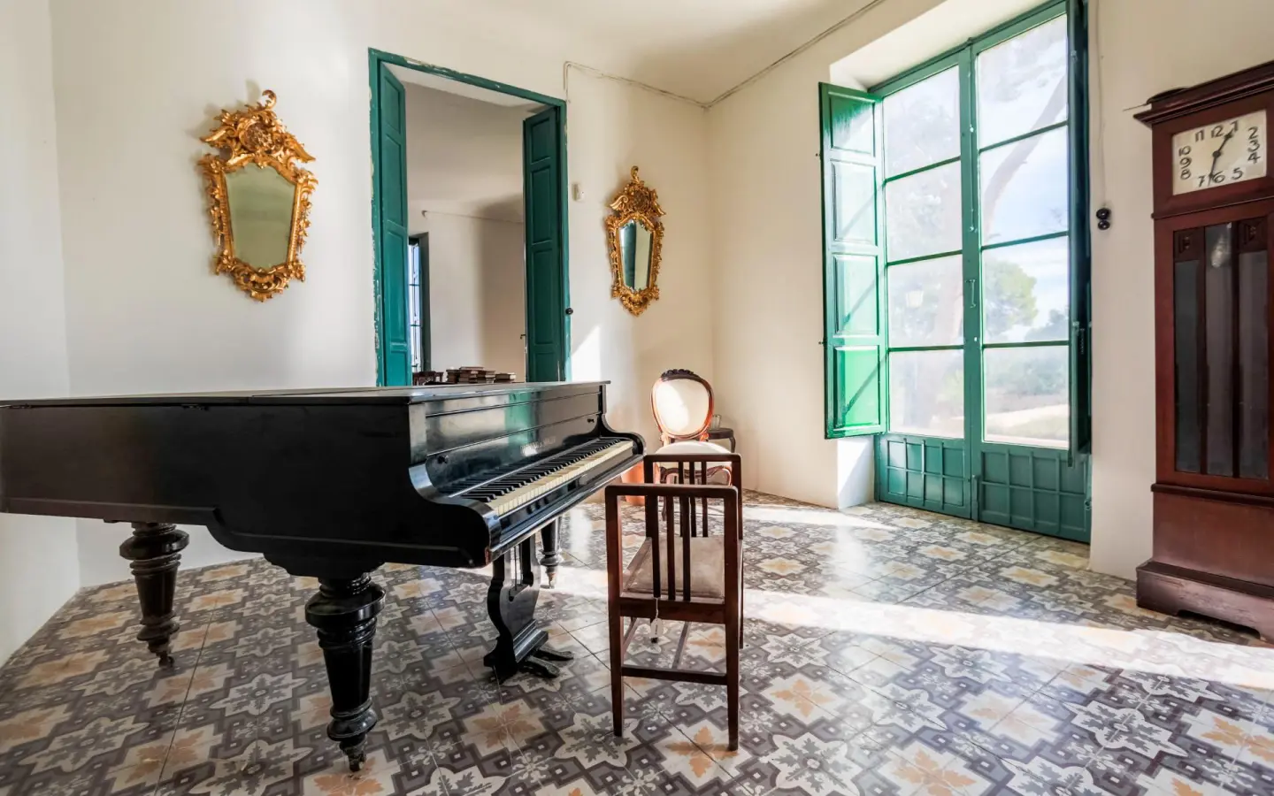 Villa 560 M² In Alicante, Spain – Mediter Real Estate