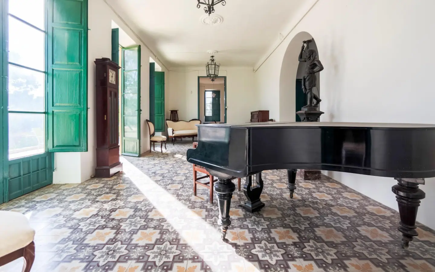 Villa 560 M² In Alicante, Spain – Mediter Real Estate
