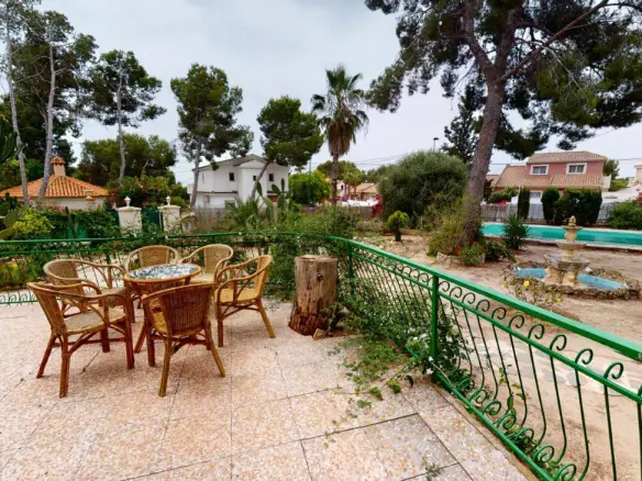 6-bedroom Villa In Murcia, Spain (272 M²)