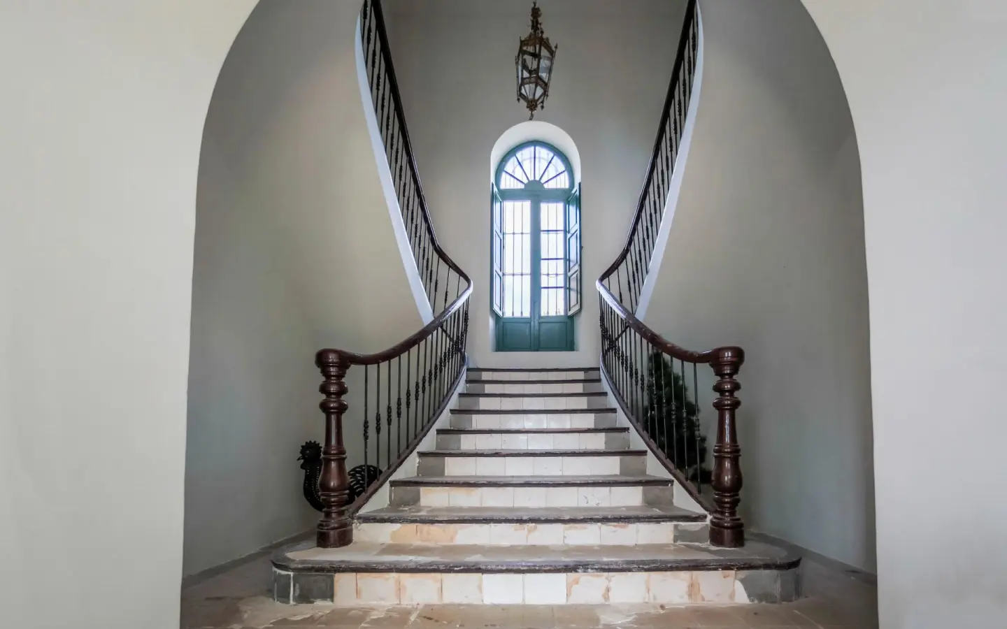 Villa 560 M² In Alicante, Spain – Mediter Real Estate