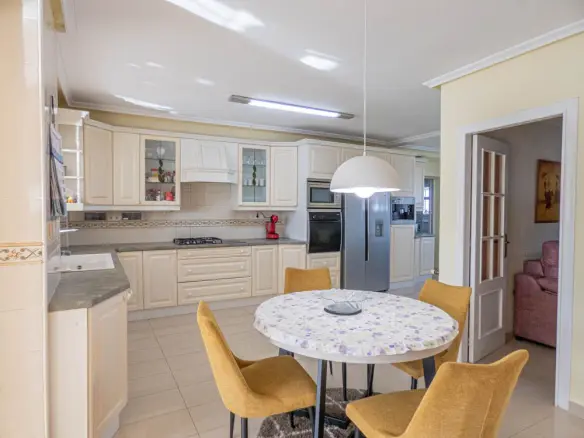 7-bedroom Villa In San Miguel De Salinas, Spain (416 M²)