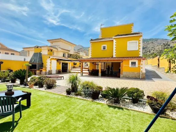 5-bedroom Villa In Orihuela, Spain (201 M²)