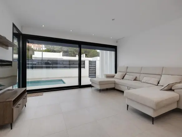 3-bedroom Villa In Orihuela, Spain (111 M²)