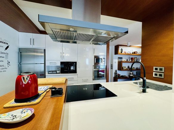 3-bedroom Apartment In Torrevieja, Spain (131 M²)
