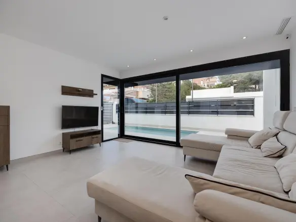 3-bedroom Villa In Orihuela, Spain (111 M²)