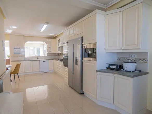 7-bedroom Villa In San Miguel De Salinas, Spain (416 M²)