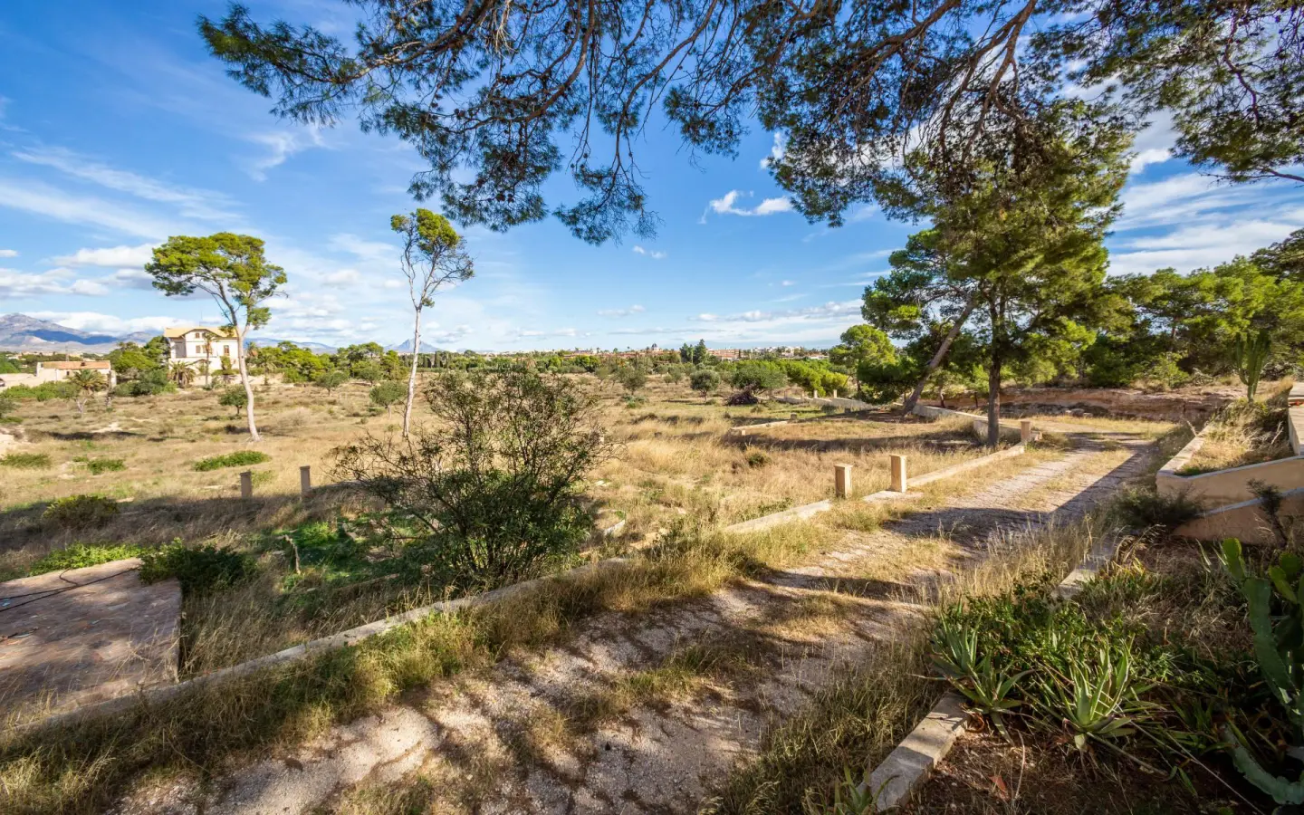 Villa 560 M² In Alicante, Spain – Mediter Real Estate
