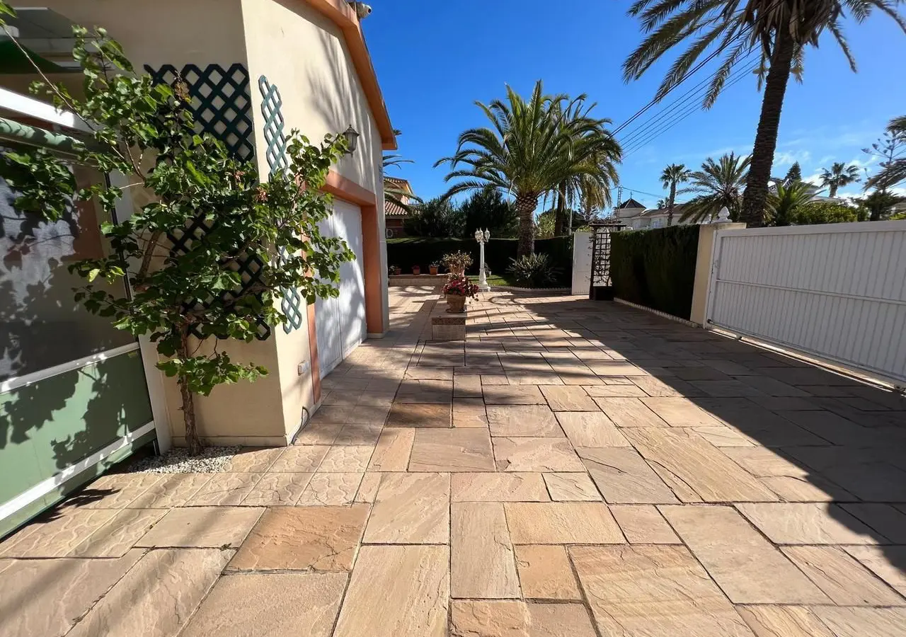 Villa Of 140 M² In Cabo Roig, Spain