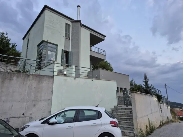 2-bedroom Detached House In Poligiros, Greece (182 M²)