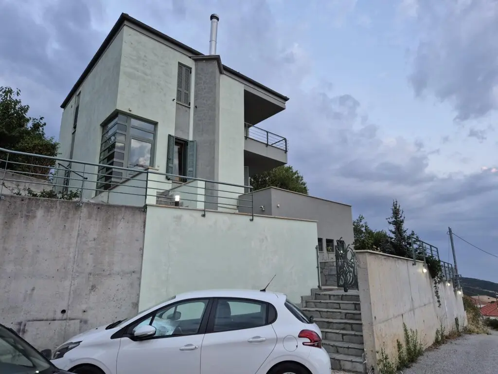 2-bedroom Detached House In Poligiros, Greece (182 M²)