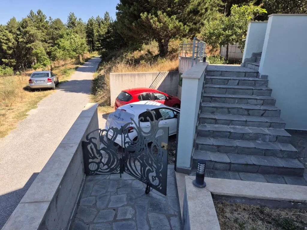 2-bedroom Detached House In Poligiros, Greece (182 M²)