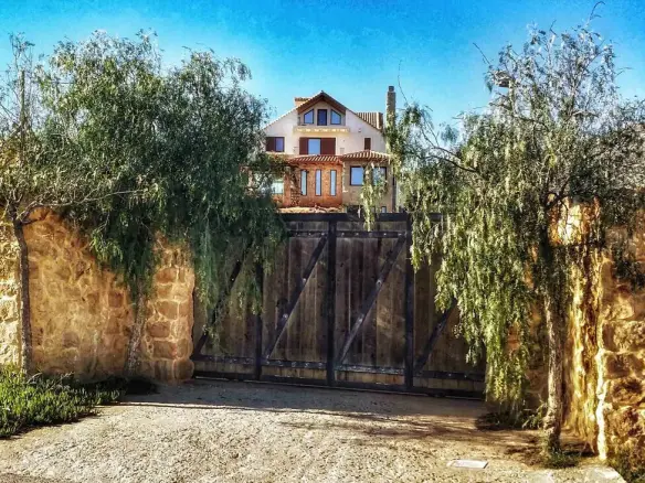 Villa In Keratea, Greece (347 M²)