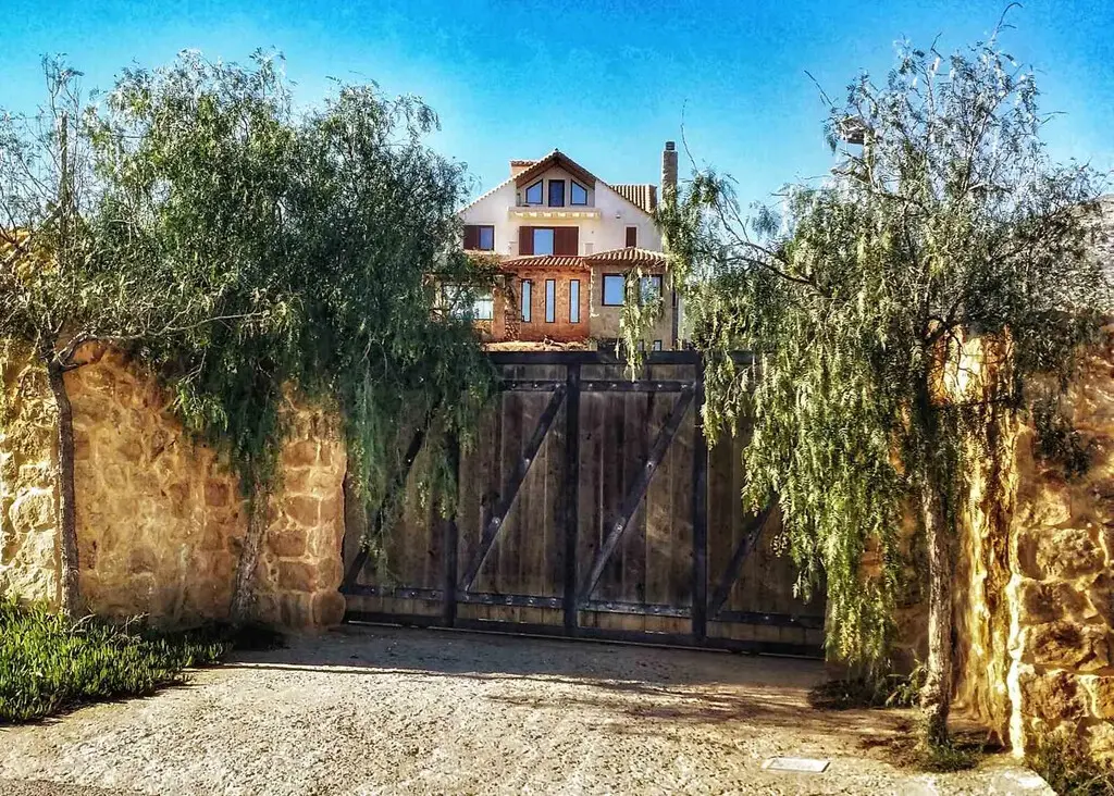 Villa In Keratea, Greece (347 M²)