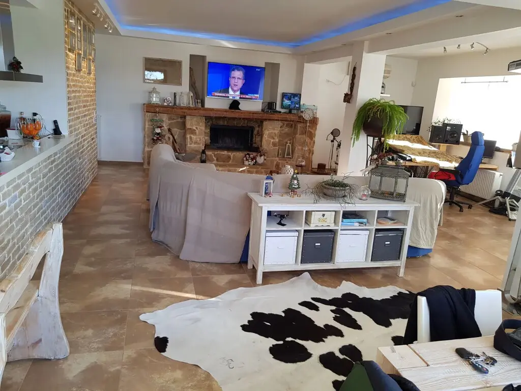 Villa In Keratea, Greece (347 M²)