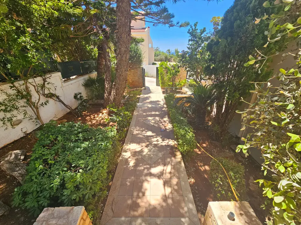 3-bedroom Villa In Palaia Fokaia, Greece (200 M²)