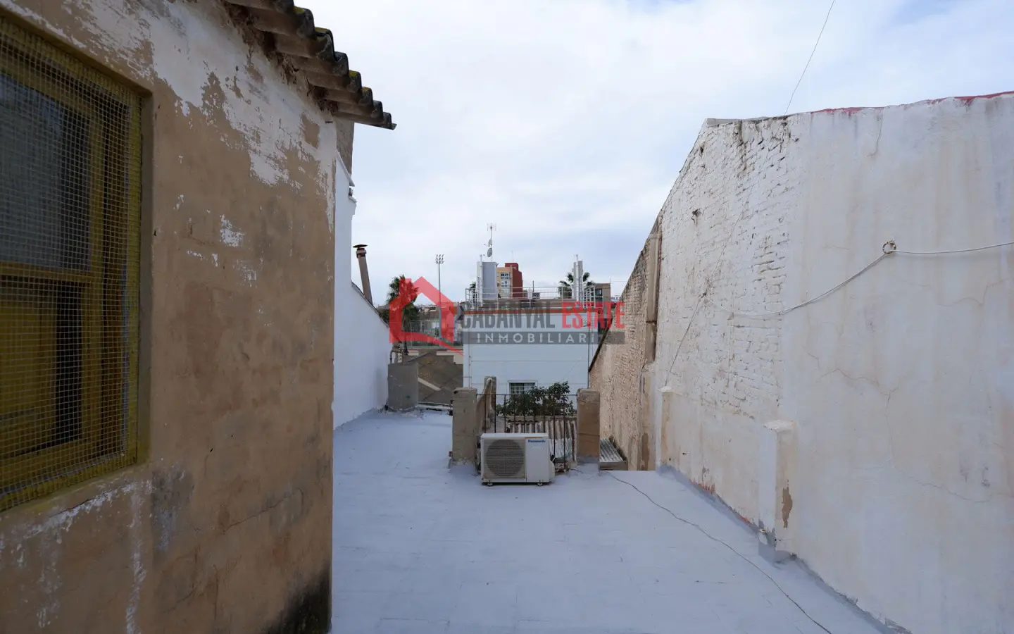 6-bedroom Terraced House In Valencia (204 M²)