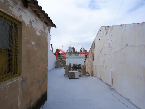 6-bedroom Terraced House In Valencia (204 M²)