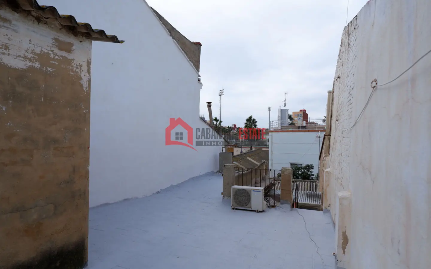 6-bedroom Terraced House In Valencia (204 M²)