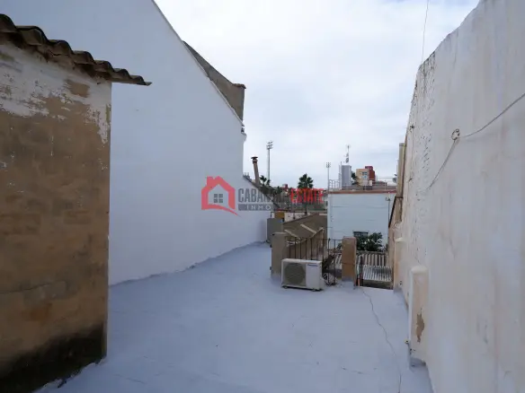 6-bedroom Terraced House In Valencia (204 M²)