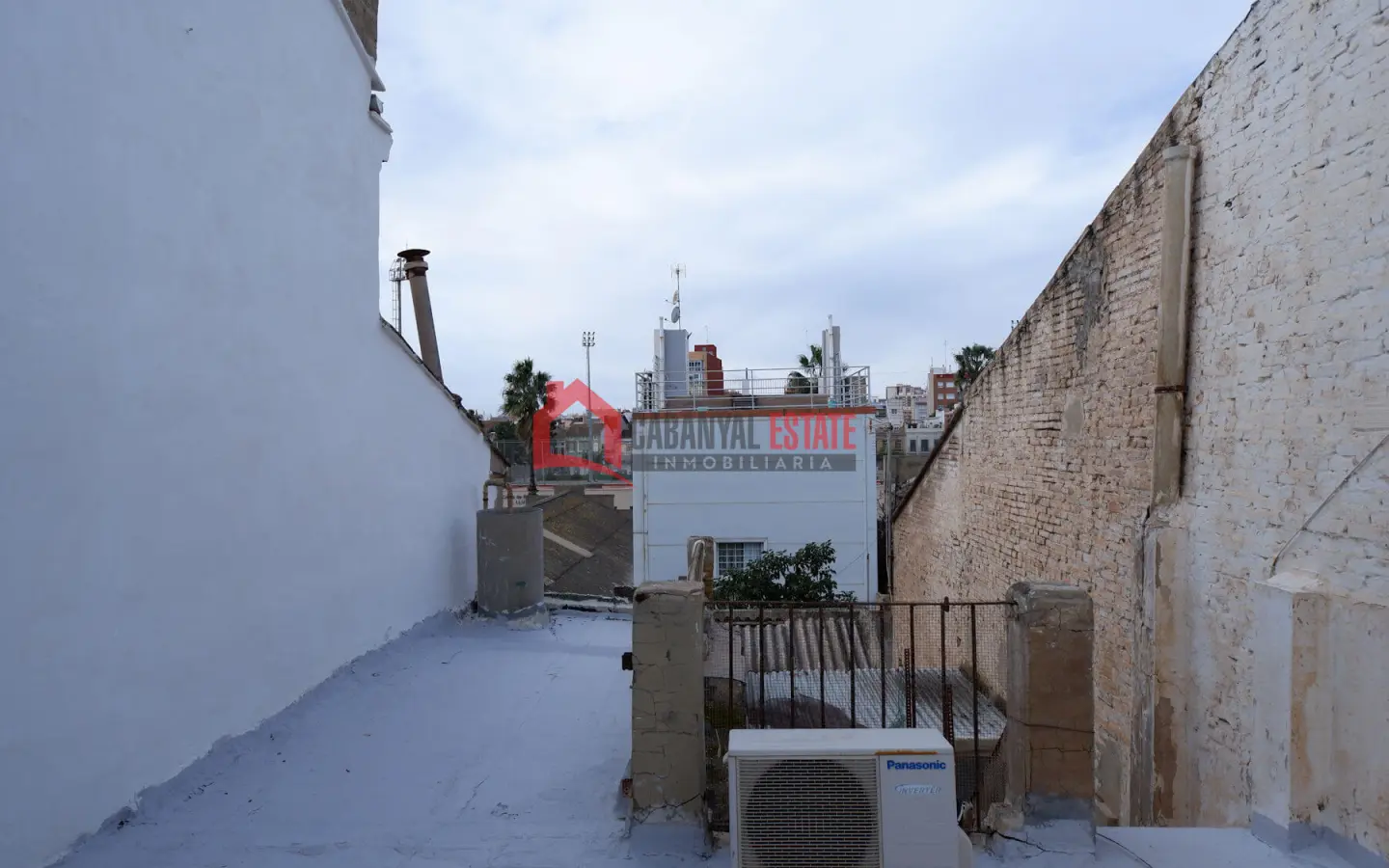 6-bedroom Terraced House In Valencia (204 M²)