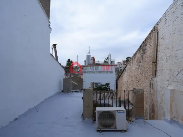 6-bedroom Terraced House In Valencia (204 M²)