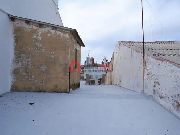 6-bedroom Terraced House In Valencia (204 M²)
