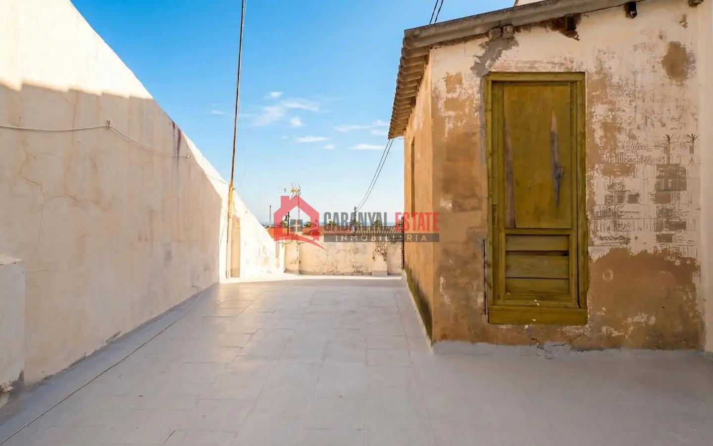 6-bedroom Terraced House In Valencia (204 M²)