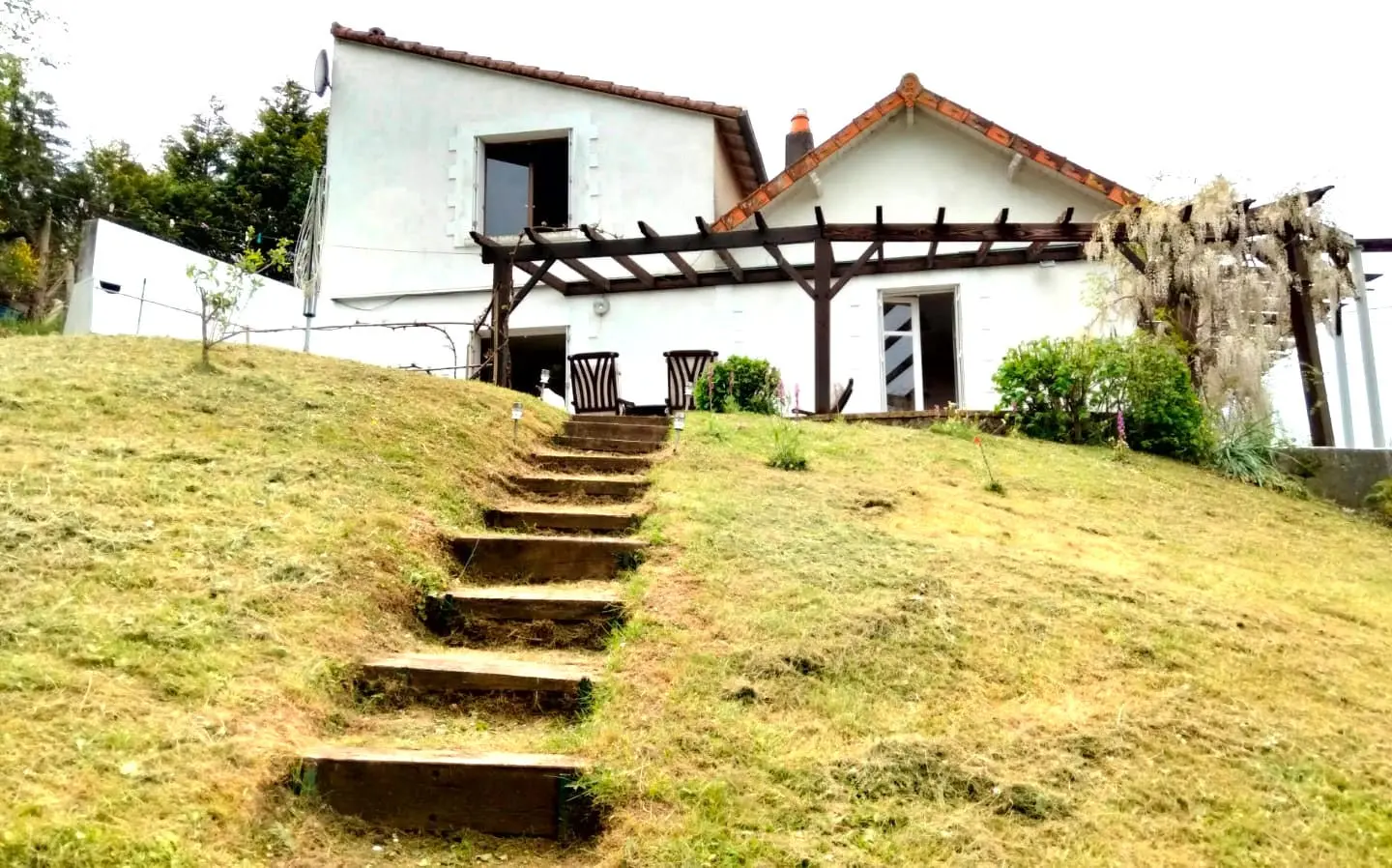 Apartment Of 150 M² With River Views And Private Waterside Access In Vienne