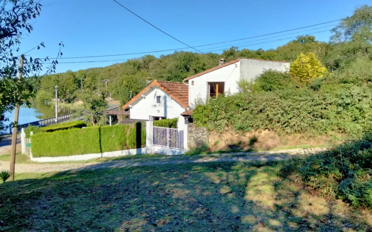 Apartment Of 150 M² With River Views And Private Waterside Access In Vienne