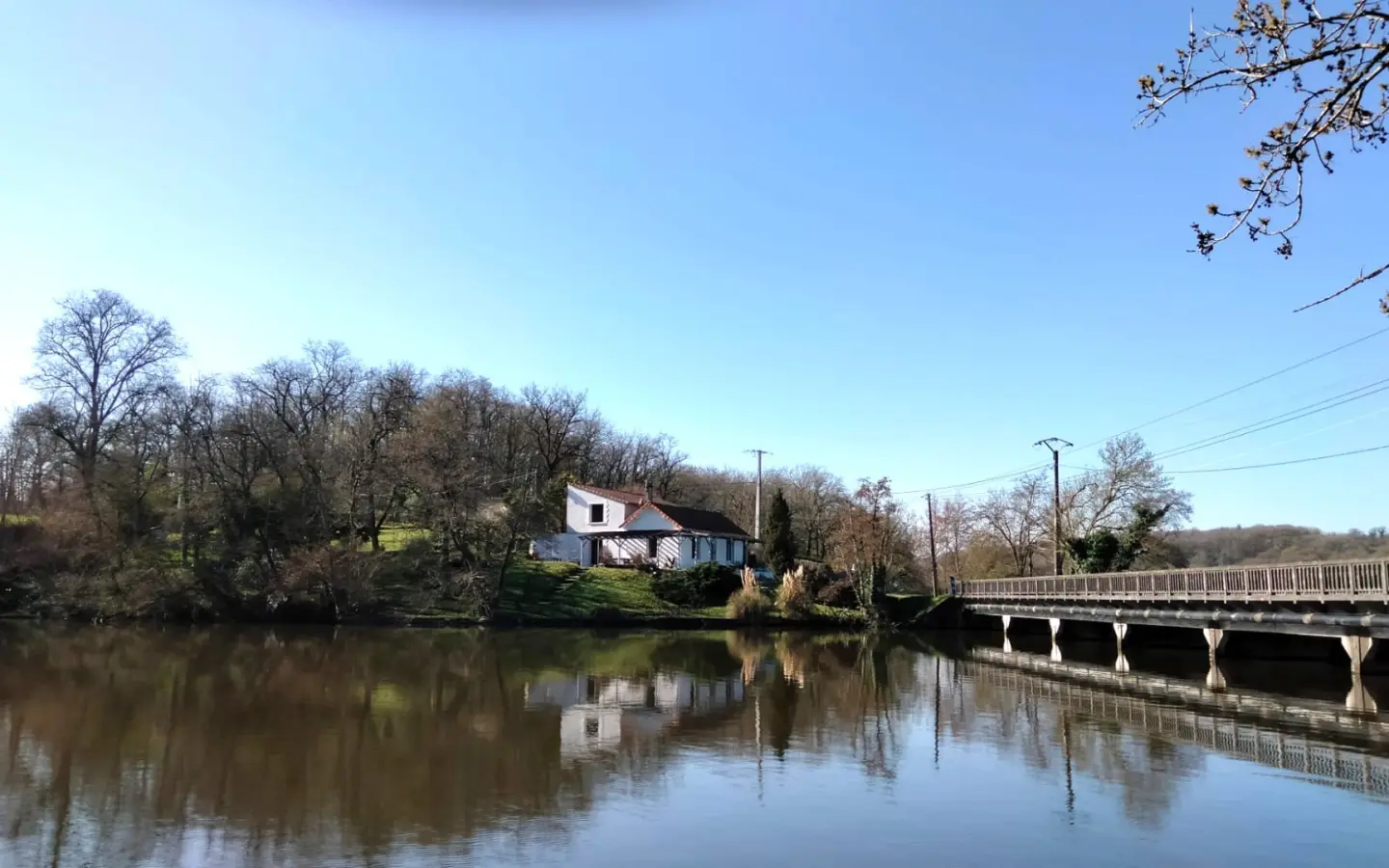 Apartment Of 150 M² With River Views And Private Waterside Access In Vienne