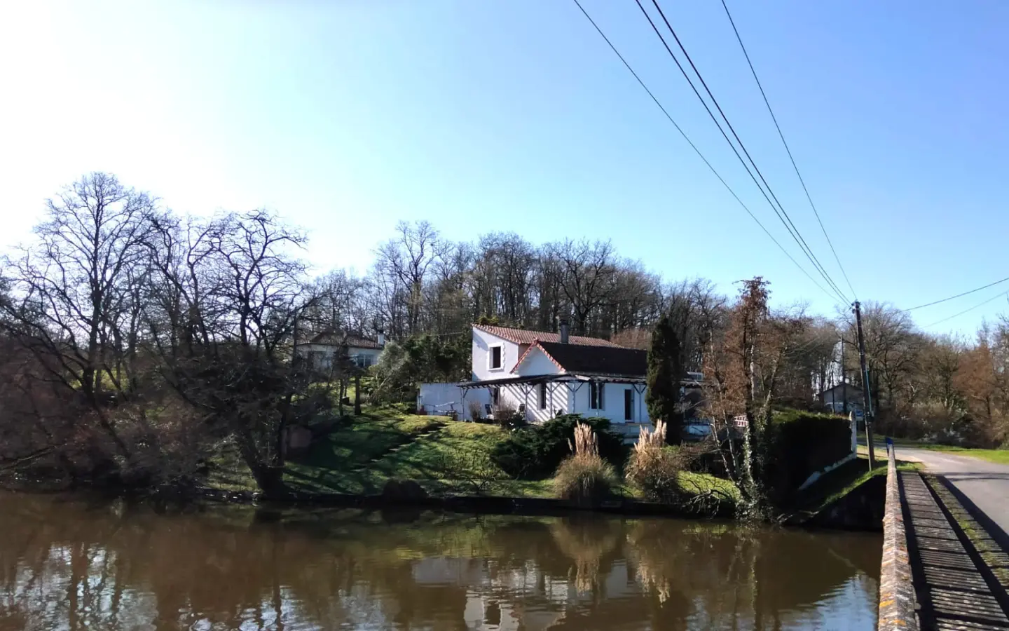 Apartment Of 150 M² With River Views And Private Waterside Access In Vienne