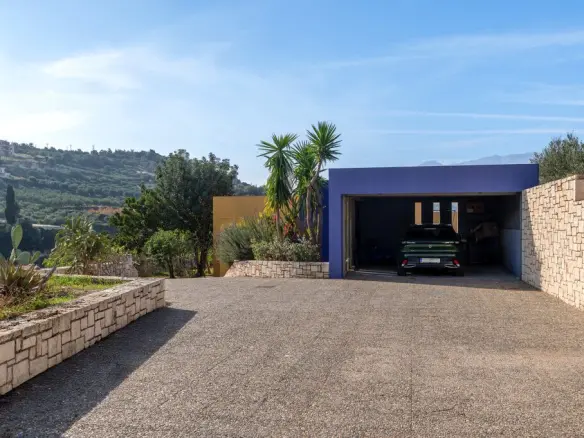 2-bedroom Villa In Gazi, Greece (145 M²)