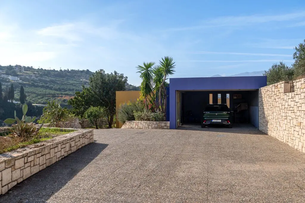 2-bedroom Villa In Gazi, Greece (145 M²)