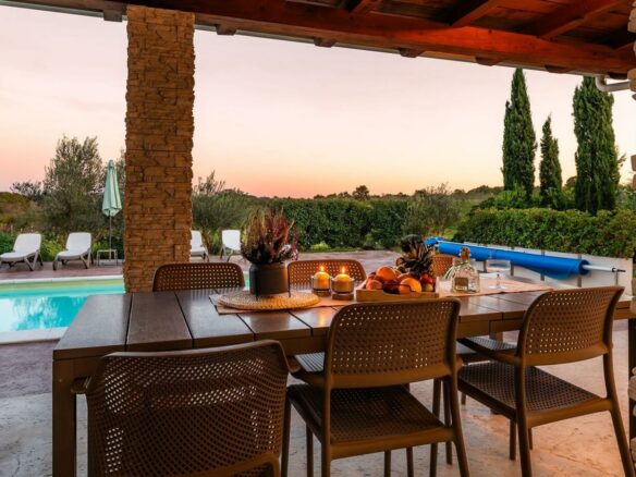 Ground-floor Villa With Two Residential Units And A Shared Garden
