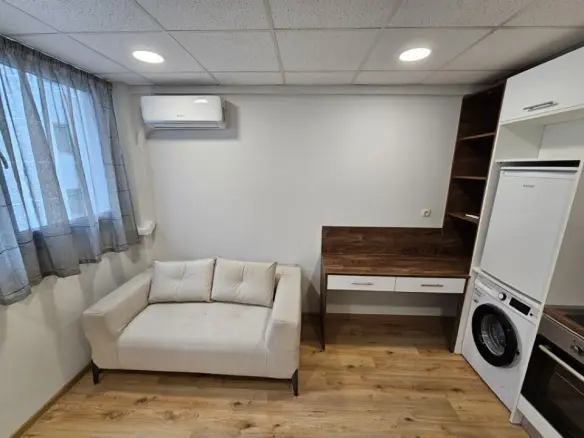 Flat Of 29 M² With Balcony In Thessaloniki