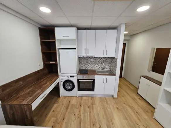 Flat Of 29 M² With Balcony In Thessaloniki