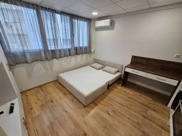 Flat Of 29 M² With Balcony In Thessaloniki