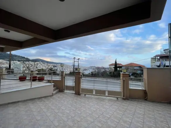 Maisonette Of 250 M² In Kavala