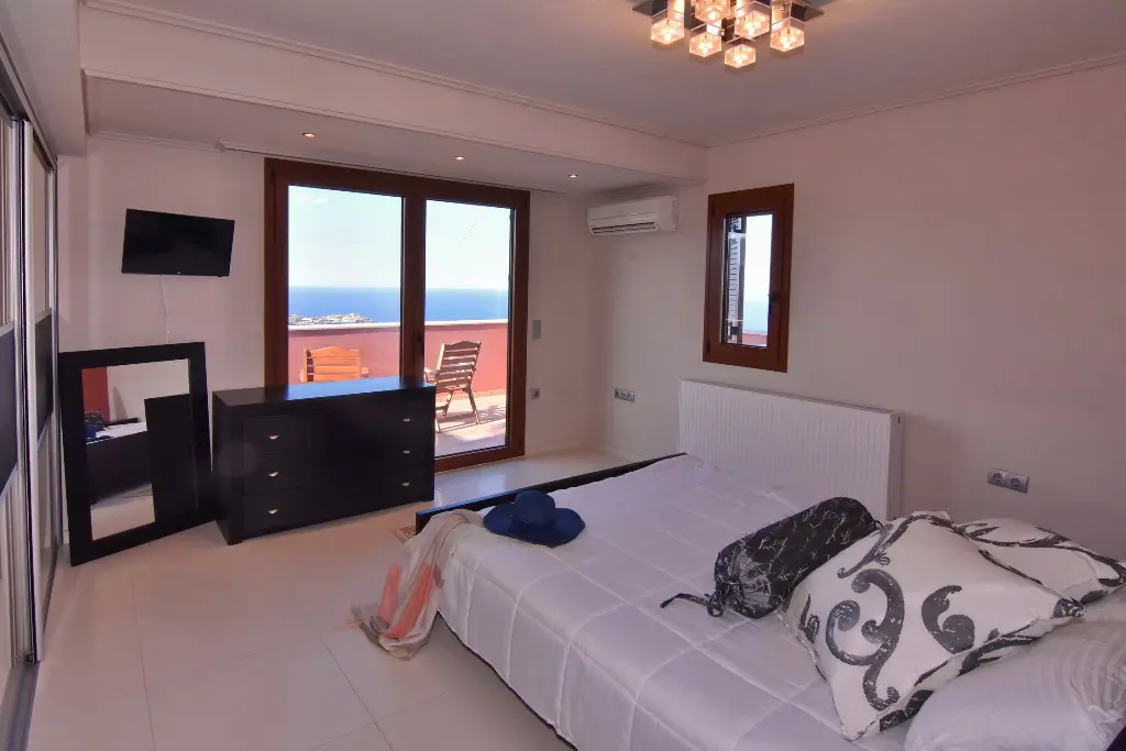 Villa Of 500 M² In Crete