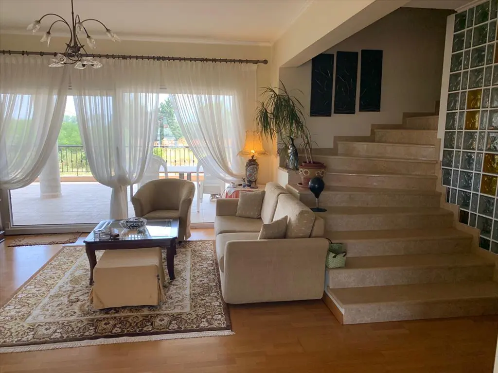 Detached House Of 519 M² On The Olympic Coast