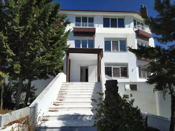 Villa Of 1100 M² In The Suburbs Of Thessaloniki