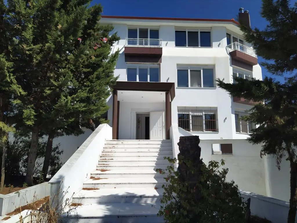 Villa Of 1100 M² In The Suburbs Of Thessaloniki
