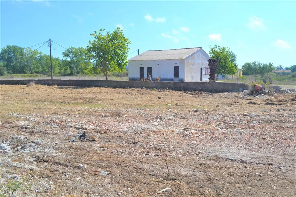 Land Of 1629 M² In Corfu